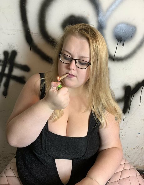 obeymisselle pornographic actress photo