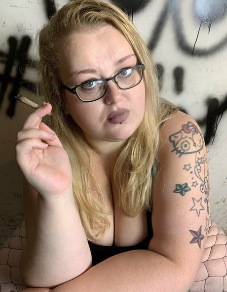 obeymisselle erotic star pic