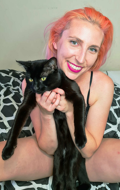 misty rising hot star picture