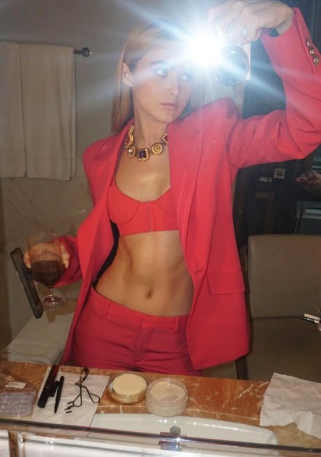 Kathryn Newton nudes actress image