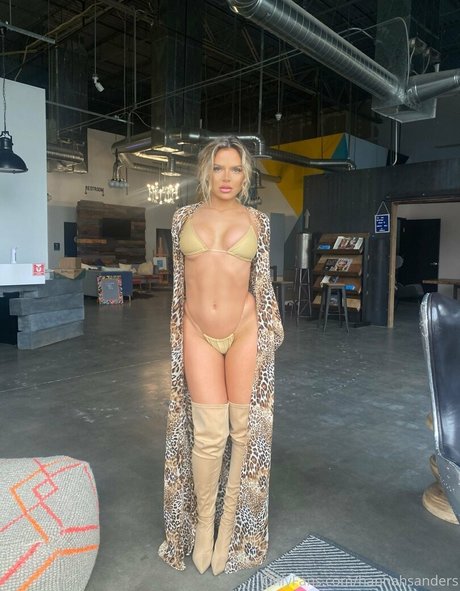 itshannahsworldd model nude pics