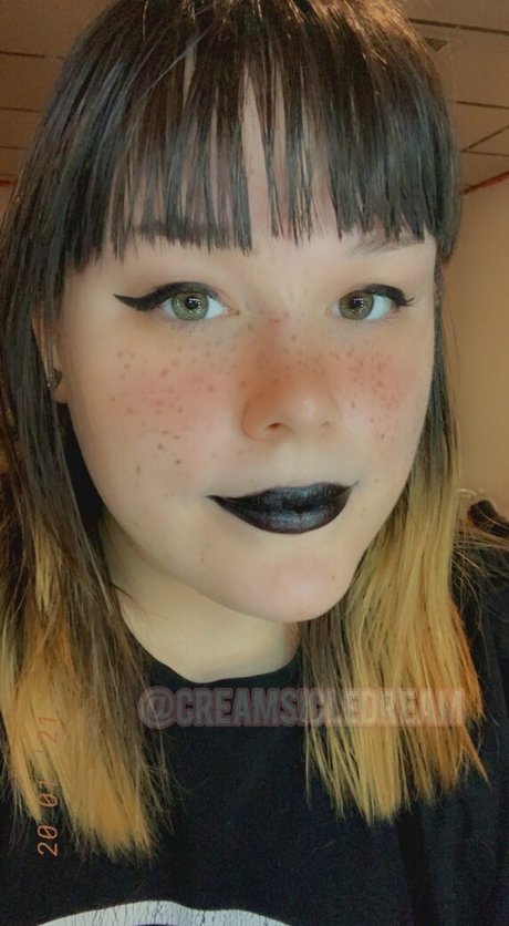 cumdumphime pretty actress pics