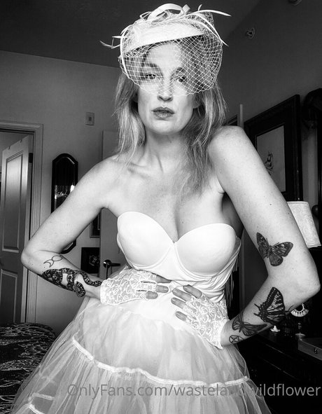 wastelandwildflower naked model pictures