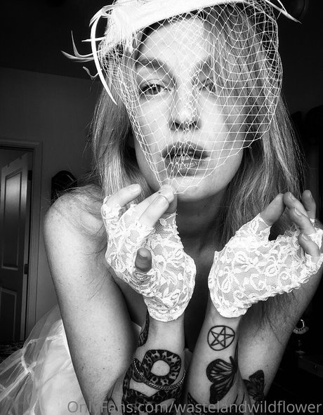 wastelandwildflower model naked gallery