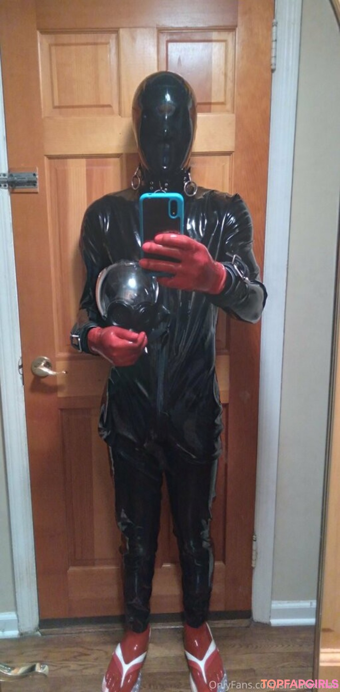 sir latexman star naked image