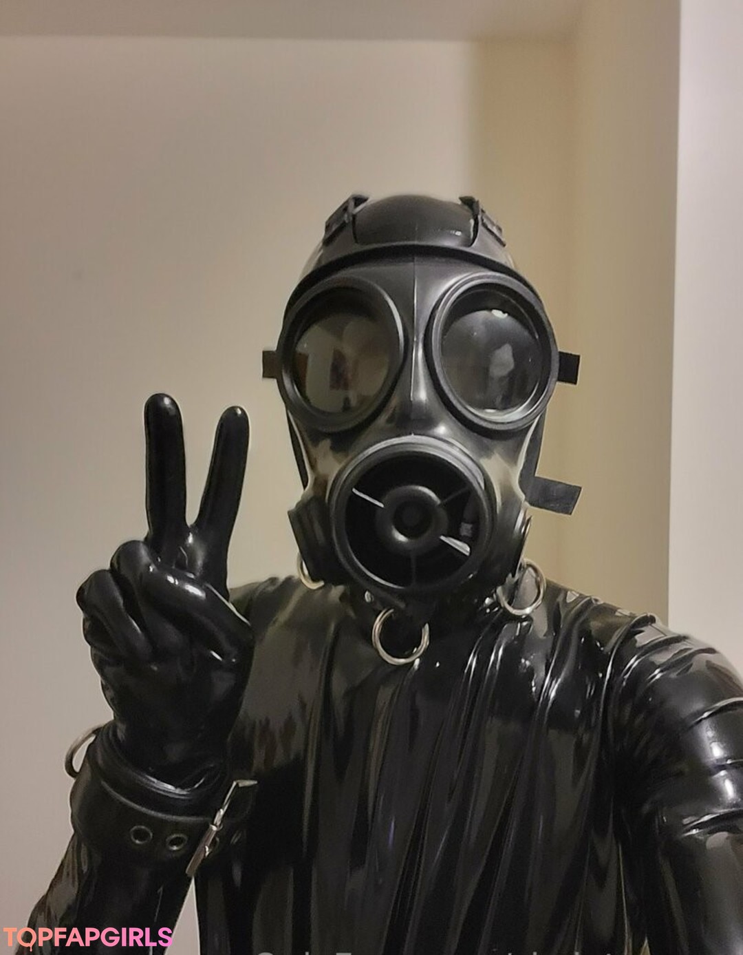 sir latexman adult model archive