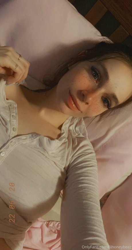 lilhoneybeez porn model picture