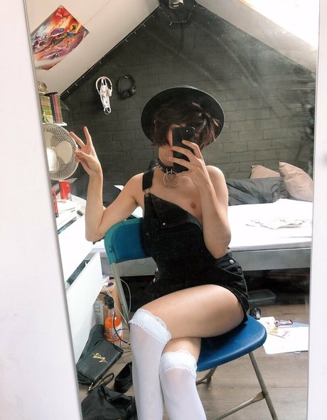 blonde male onlyfans exclusive image