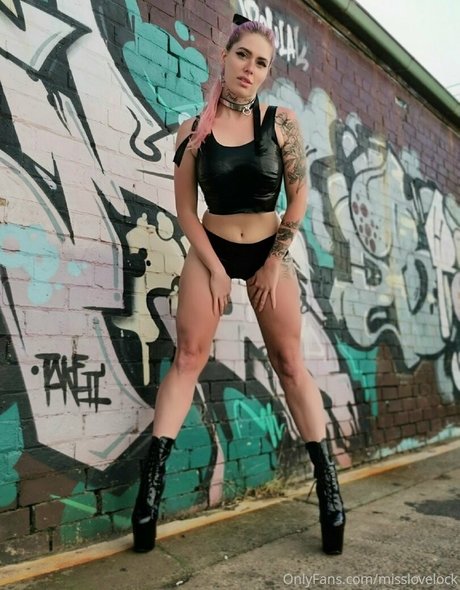 lesbian strapon onlyfans beautiful pictures