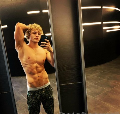 sunshynefree model naked pics