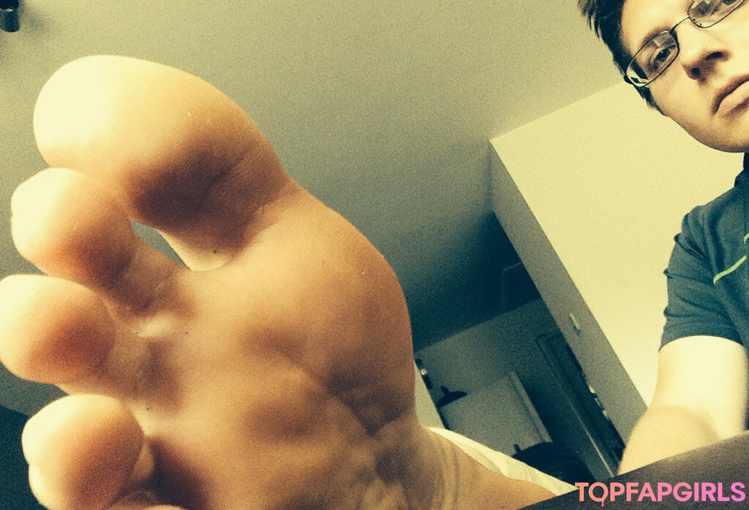 softboyfeetx model exclusive pics