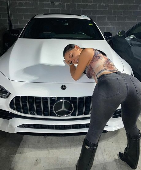 Mariah The Scientist star erotic photo