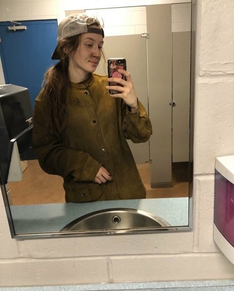 bluecollarbaby nude model pic