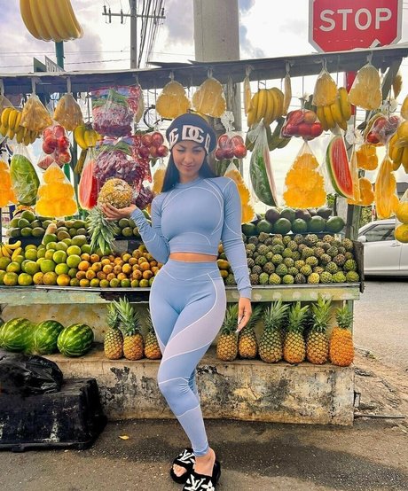 Shenseea model hot pictures