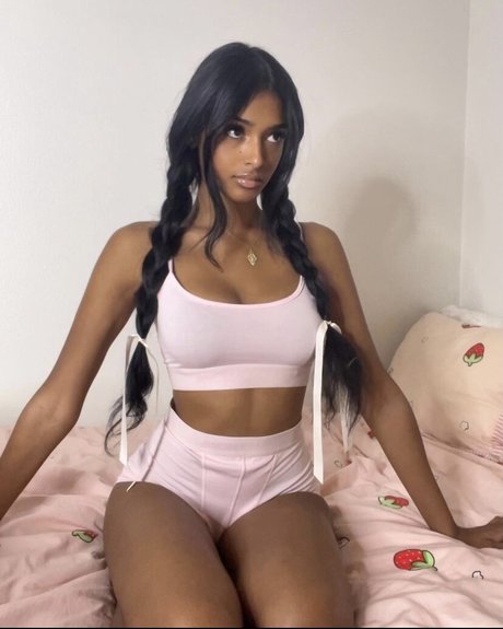 Kaaviya Sambasivam star porn photos