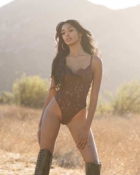 Kaaviya Sambasivam porn model photo