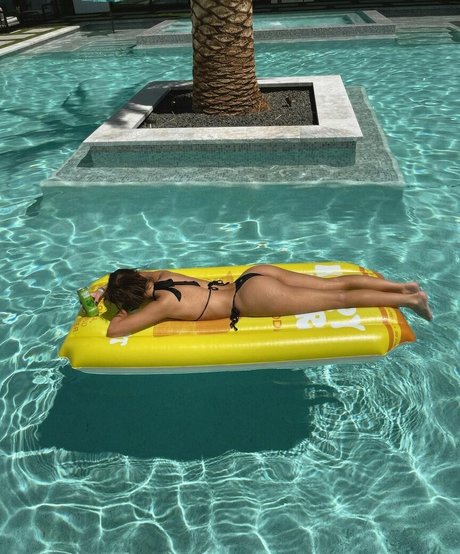 Tessa Brook sexy star gallery