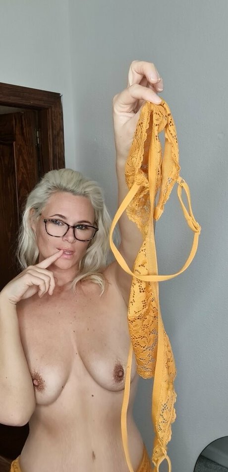 busty bbw onlyfans sexy nudes images