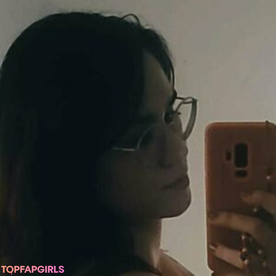 Gabby Moon model high quality image