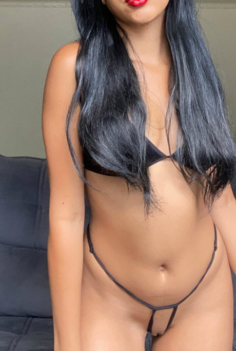 Miss Doideira model sexy pic