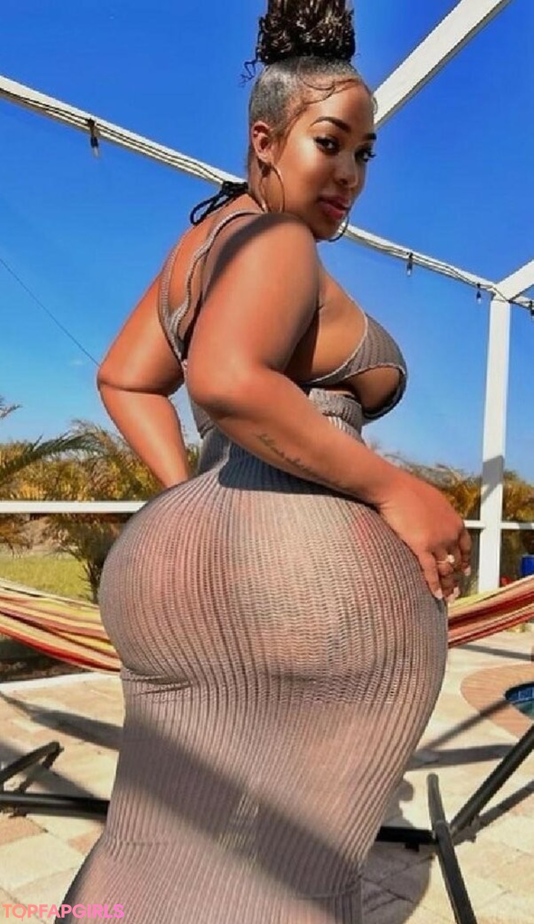 ActingLightskin pretty actress pic