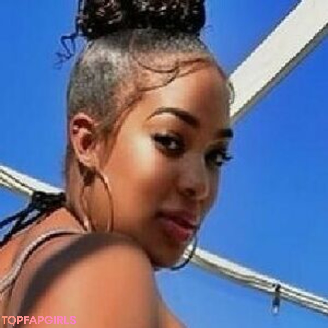 ActingLightskin beautiful pornstar pic
