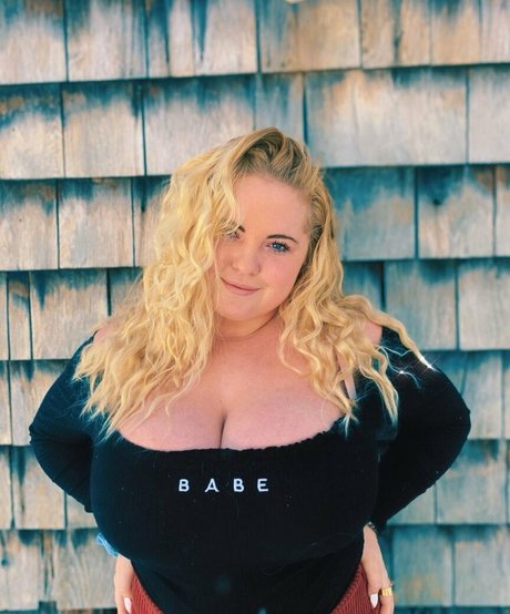 Amberly erotic actress pictures