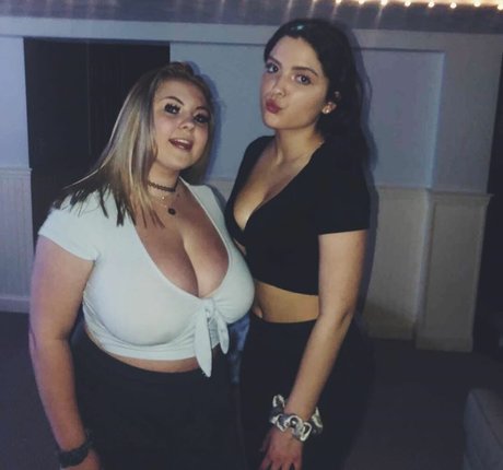 Amberly hot actress photo