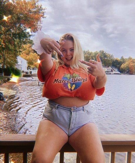 Amberly model top images