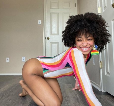 chynaunique xxx actress image