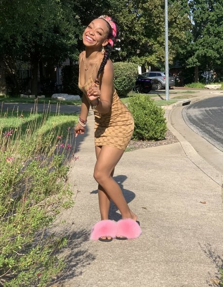 chynaunique erotic actress galleries