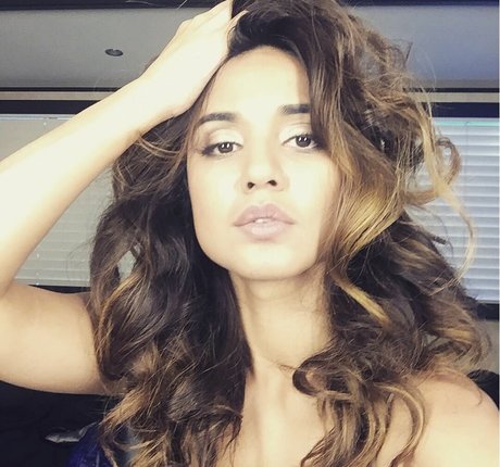 Summer Bishil xxx pornstar pictures