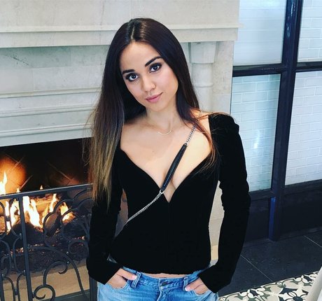 Summer Bishil profile image