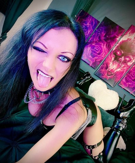 Laila Banx adult model image