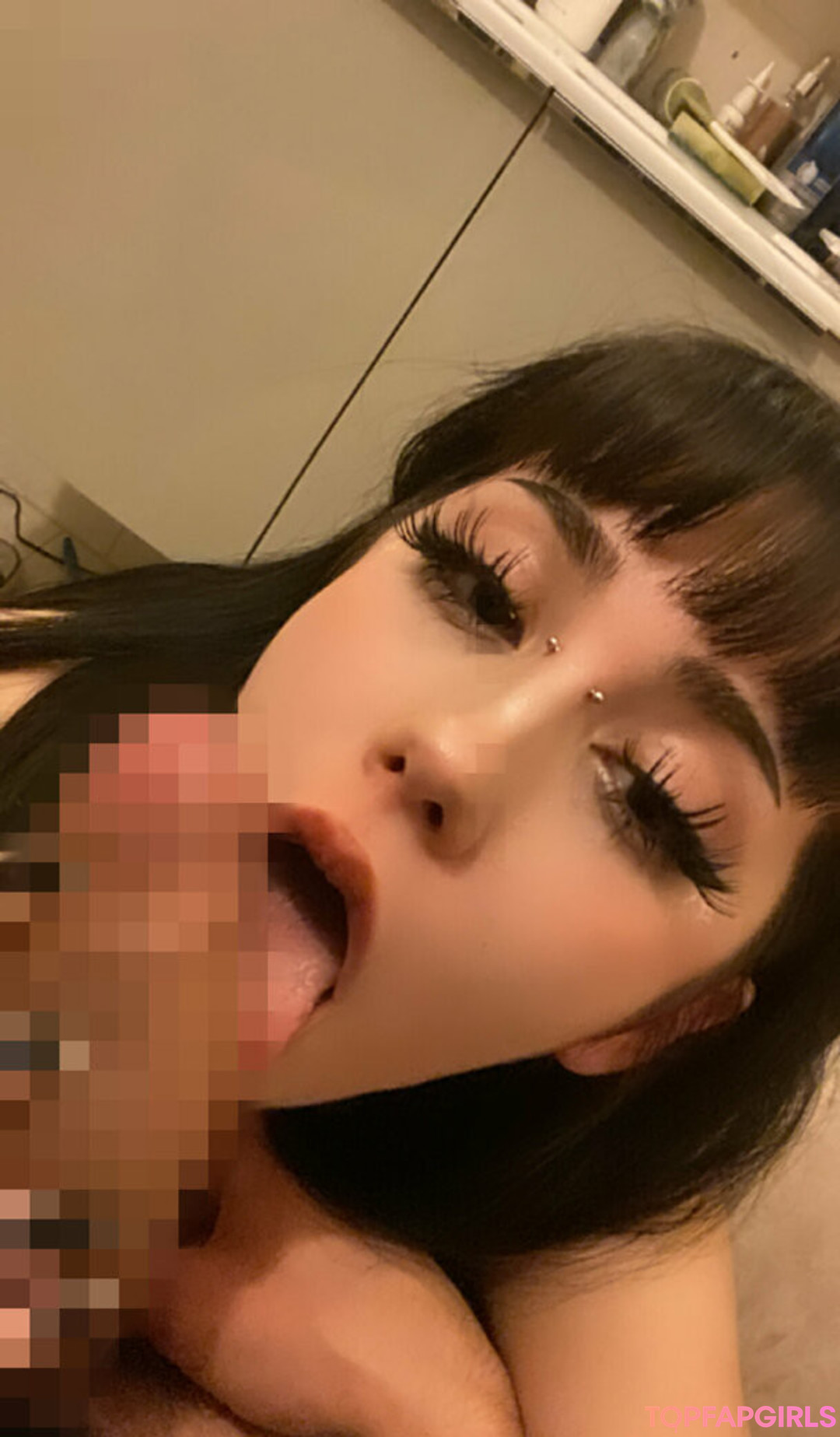 girl onlyfans top picture