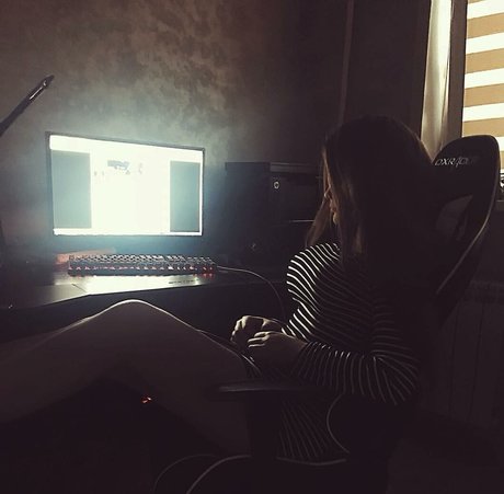 Katerina999cs pornographic actress picture