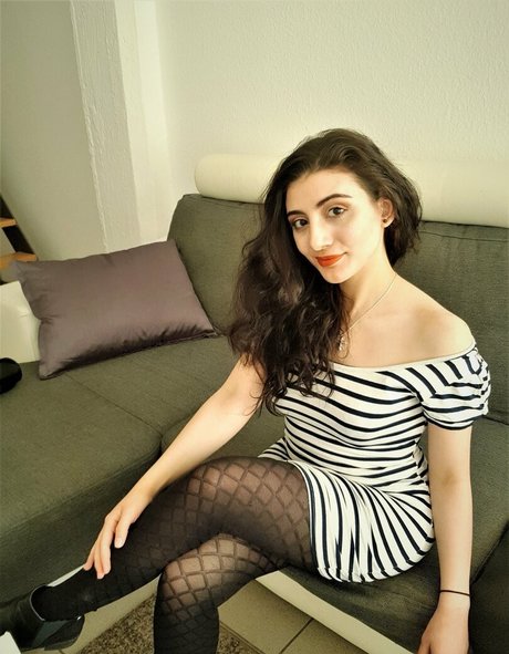 skinny brunette onlyfans porno image