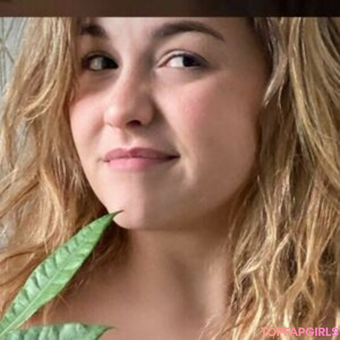 tenacioustaylinn nude star pics