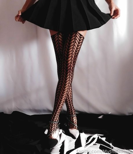 MythoBunny erotic model img