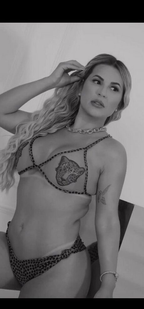 Deolane Kevin Viuva sexy model gallery