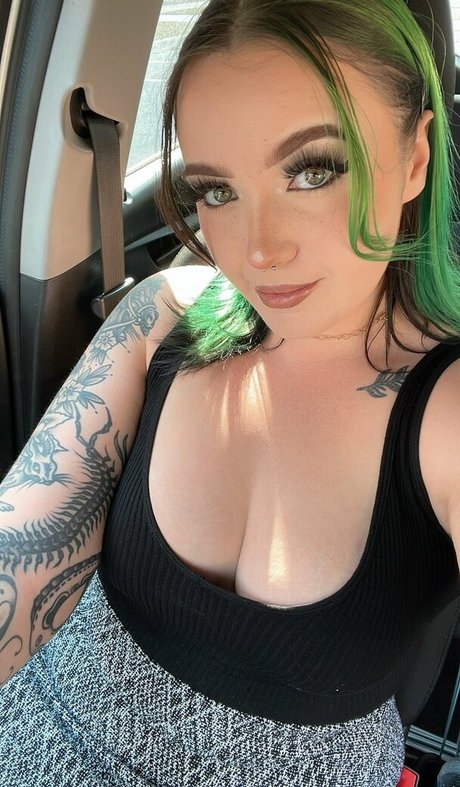 Cowbodytakemeaway nude model image