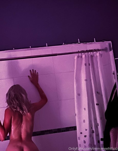 naughtyblondexx pretty actress pics