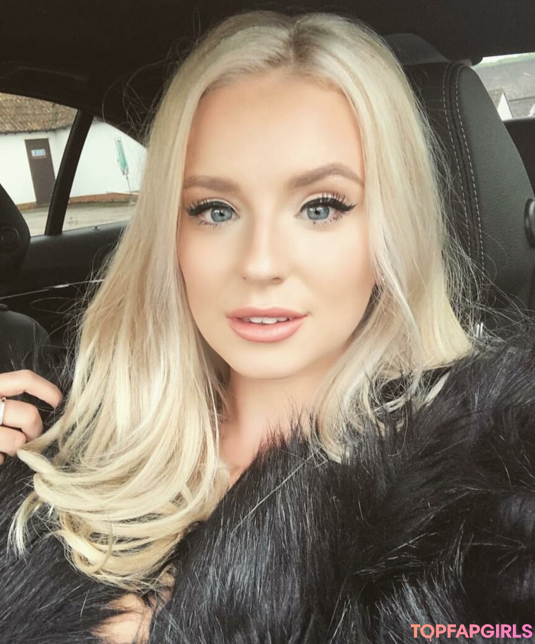 outside onlyfans nude galleries