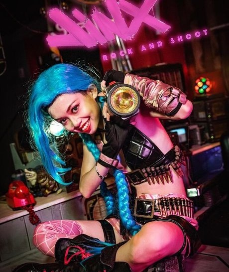 EmotionalBirdy naked model pics