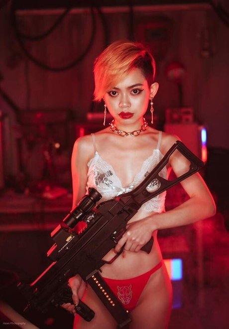 EmotionalBirdy pornstar photos