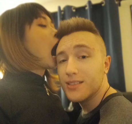 EmotionalBirdy hot model photos