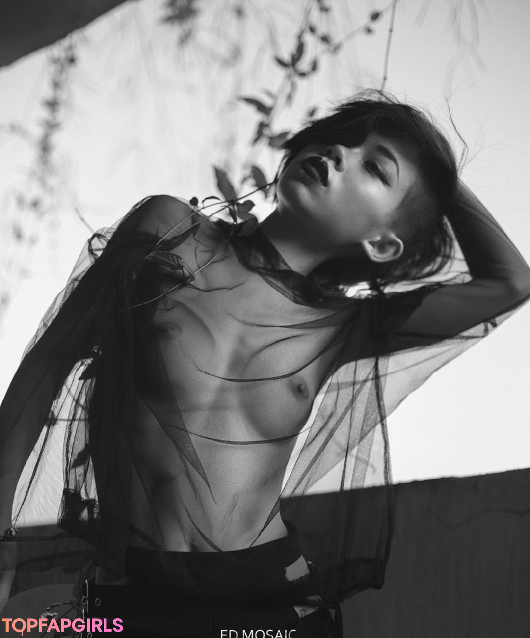 EmotionalBirdy naked actress pics