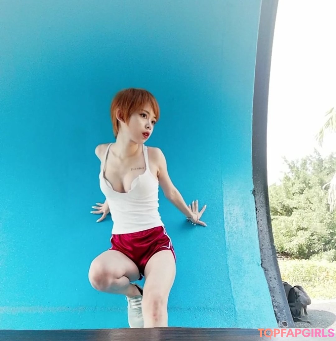 EmotionalBirdy erotic pornstar pics