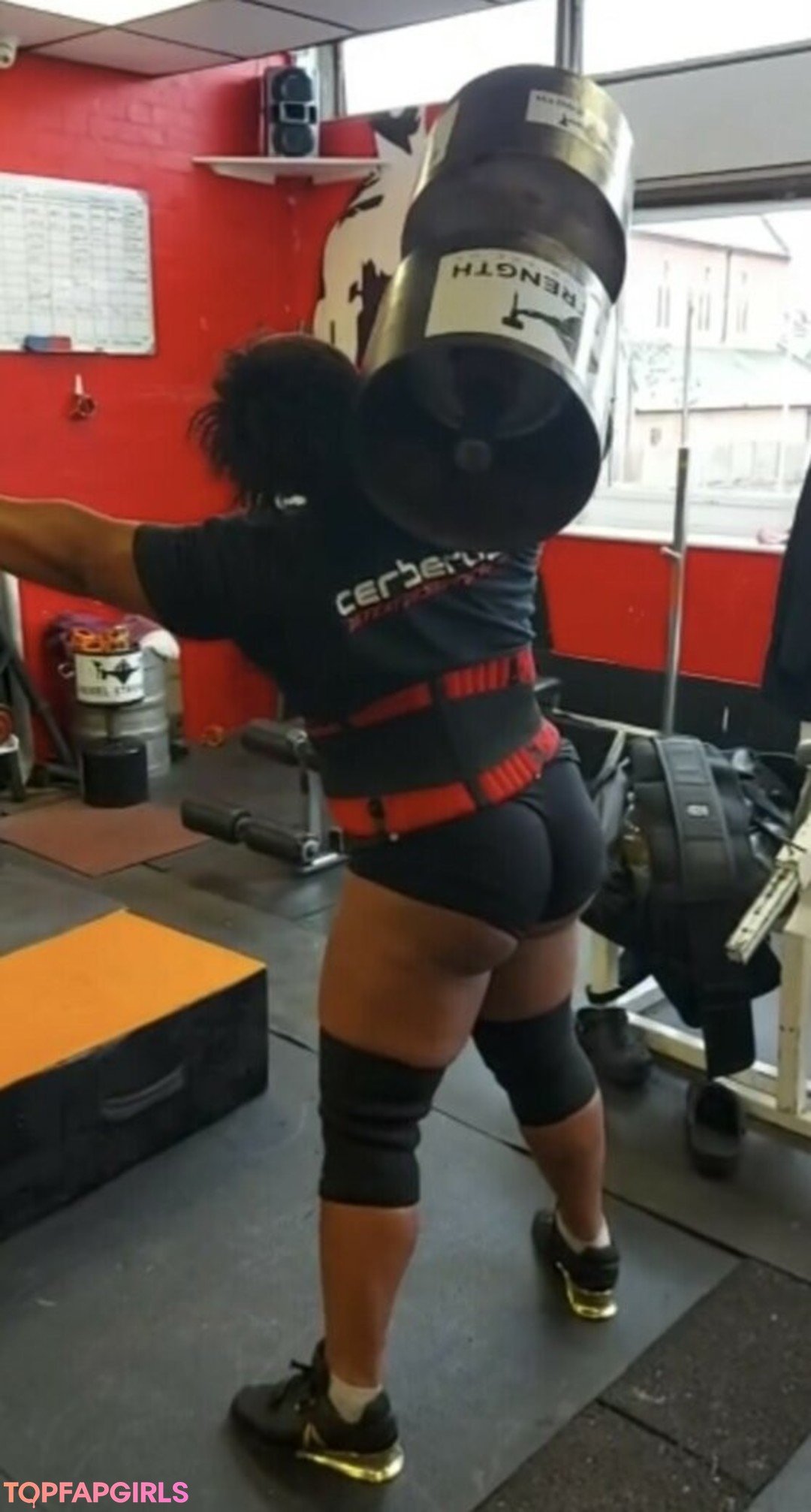 StrongWomen free actress gallery