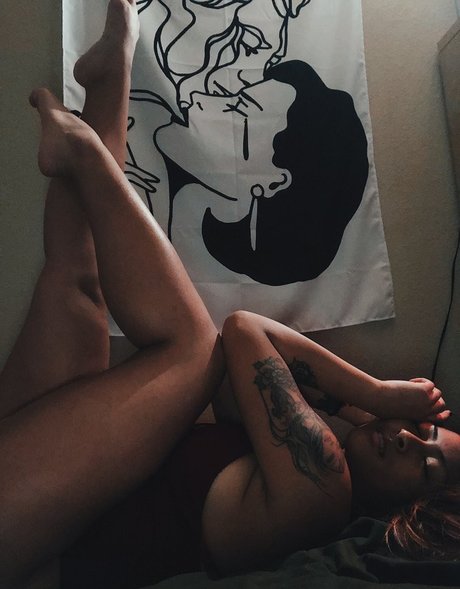 riribunkiki naked model image